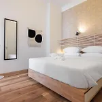 F & B Collection - Flat For 6 *