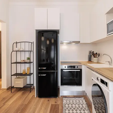 F & B Collection - Flat For 6 Daire Selanik