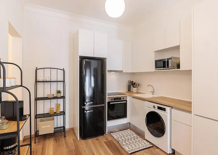 F & B Collection - Flat For 6