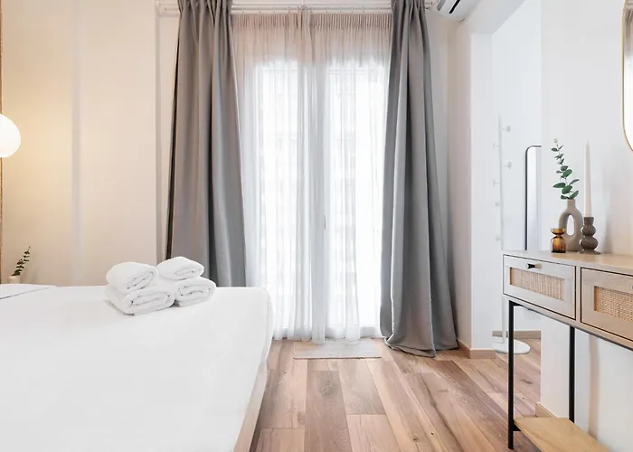 F & B Collection - Flat For 6 Daire Selanik